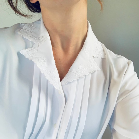 SOLD vtg Pleated White Blouse Embroidered Collar L - Picture 2 of 7